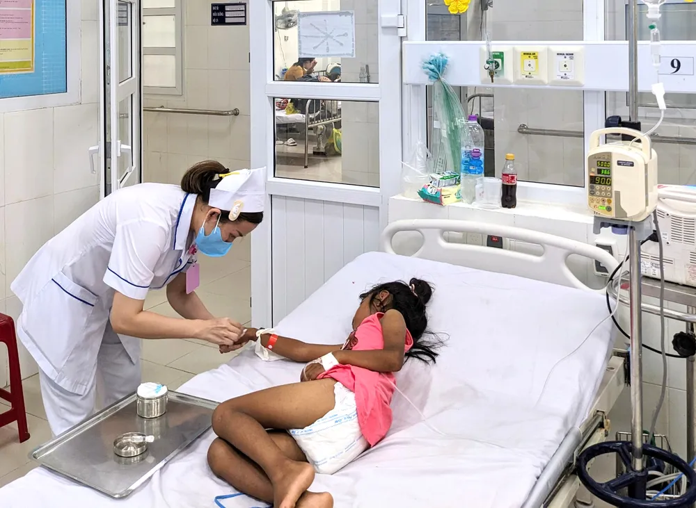 Sức khỏe các bệnh nhi ngộ độc hạt dầu mè đã ổn định. Ảnh: Bệnh viện cung cấp. Sức khỏe các bệnh nhi ngộ độc hạt dầu mè đã ổn định. Ảnh: Bệnh viện cung cấp.