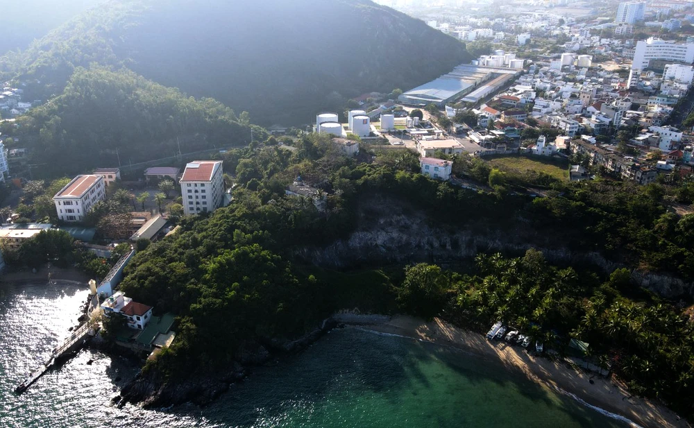 Khu di tích dinh Bảo Đại nằm trên núi Cảnh Long gồm năm căn biệt thự cổ. Ảnh: H.H