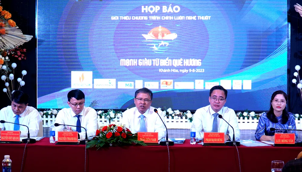 Họp báo chương trình &quot;Mạnh giàu từ biển quê hương&quot;. Ảnh: H.H