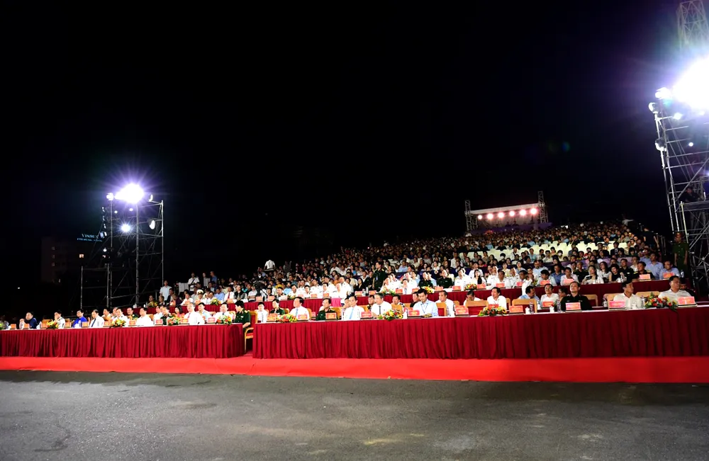 Ngoài ra, chương trình còn có sự tham gia của 1.500 người thuộc các lực lượng Hải quân, Biên phòng, Cảnh sát biển, ngư dân, thanh niên, sinh viên và người dân địa phương.