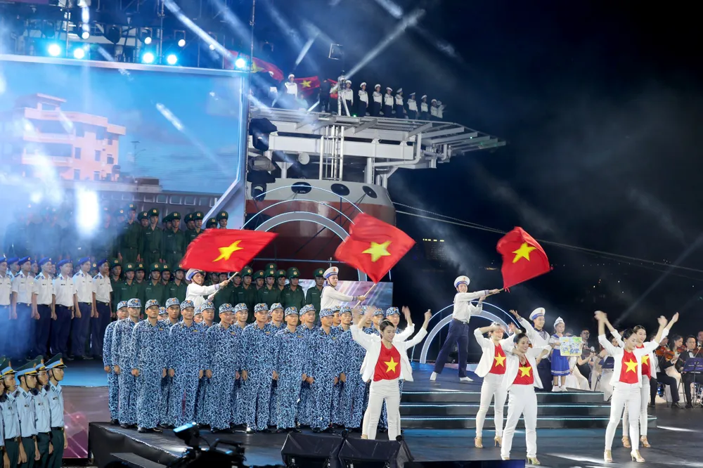 Tại chương trình, ông Nguyễn Tấn Tuân, Chủ tịch UBND tỉnh Khánh Hòa, đã chia sẻ thêm về ý nghĩa sự ra đời của Quỹ hỗ trợ phát triển nghề cá Khánh Hòa được Chính phủ thành lập và giao cho tỉnh Khánh Hòa quản lý. Quỹ nhằm bổ sung nguồn lực, hỗ trợ phát triển nghề cá, đầu tư cho các hạng mục, công trình hạ tầng nghề cá, cơ sở chế biến, dịch vụ hậu nghề cá...Đồng thời, đầu tư các công trình thiết yếu phòng chống thiên tai, phục vụ dân sinh tại huyện Trường Sa mà chưa được ngân sách đầu tư hoặc đầu tư chưa đủ. Qua đó, đẩy mạnh phát triển huyện đảo trở thành trung tâm kinh tế, văn hóa xã hội trên biển của cả nước. Trong ngày ra mắt, hơn 26 tỉ đồng đã được các bộ ban ngành, địa phương và doanh nghiệp ủng hộ cho Quỹ.