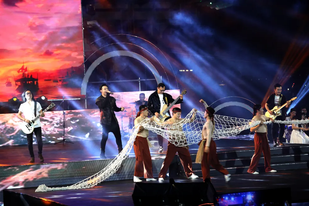 Chương trình mang đến cho khán giả các phóng sự, tiết mục văn nghệ khái quát bức tranh về kinh tế biển Việt Nam, tình yêu quê hương biển đảo và bảo vệ chủ quyền biển, đảo Tổ quốc, nâng cao ý thức giữ gìn và phát huy tiềm năng đa dạng của biển, đảo Việt Nam.