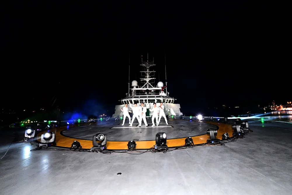 Chương trình chính luận nghệ thuật &quot;Mạnh giàu từ biển quê hương&quot; được tổ chức để nhìn lại kết quả thực hiện Nghị quyết Đại hội XIII của Đảng trên các vùng biển, đảo từ đầu nhiệm kỳ đến nay. Bên cạnh đó, đánh giá 5 năm thực hiện Nghị quyết 36 của Ban Chấp hành Trung ương khóa XII về chiến lược phát triển bền vững kinh tế biển Việt Nam đến năm 2030, tầm nhìn đến năm 2045.