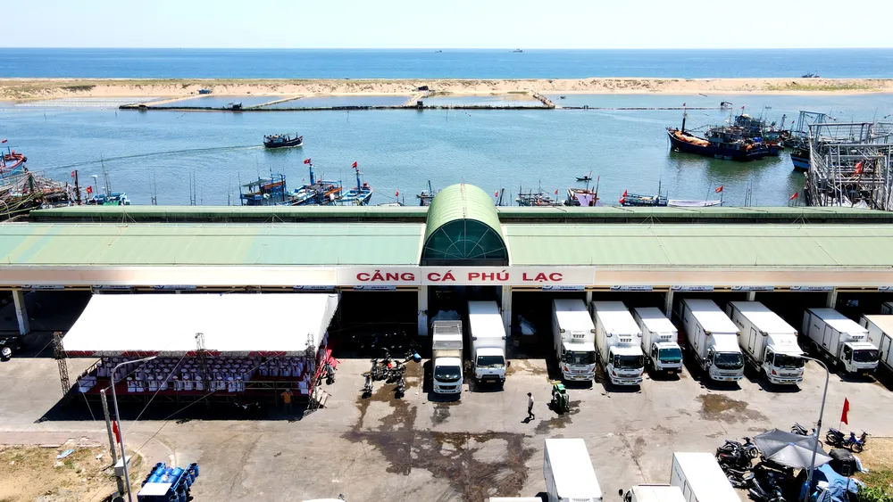 Ông Nguyễn Tri Phương, Phó Giám đốc Sở NN&amp;PTNT tỉnh Phú Yên, cho biết tỉnh đã có chủ trương đầu tư, nâng cấp bốn cảng cá gồm Phú Lạc, Đông Tác, Tiên Châu và Dân Phước đủ điều kiện cho tàu khai thác vùng khơi.