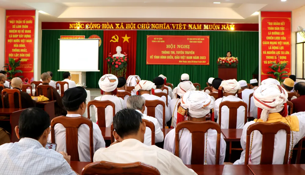 Hội nghị nhằm nâng cao nhận thức cho cán bộ, người dân Ninh Thuận về vị trí, vai trò của biển đảo Việt Nam. Ảnh: K.N tuyen-truyen-bien-dao21.jpg