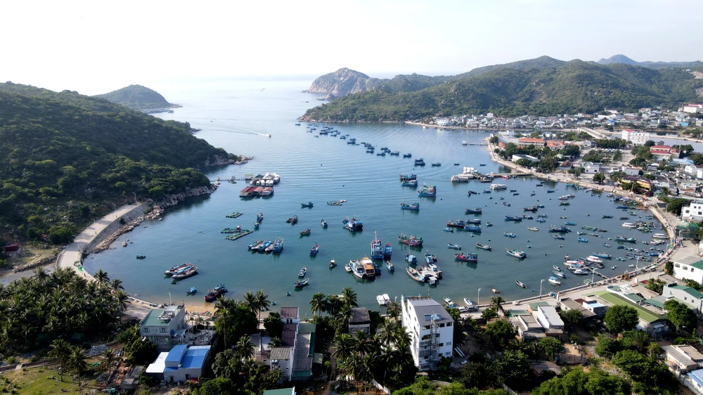 Vịnh Vĩnh Hy nằm trong vườn quốc gia Núi Chúa. Ảnh:H.H nui-chua.jpg