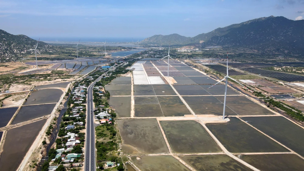Cao tốc Cam Lâm - Vĩnh Hảo. Ảnh: PV Cục đường cao tốc Việt Nam vừa tìm được nhà thầu đầu tư trạm dừng chân trên cao tốc Vĩnh Hảo - Phan Thiết và Cam Lâm - Vĩnh Hảo