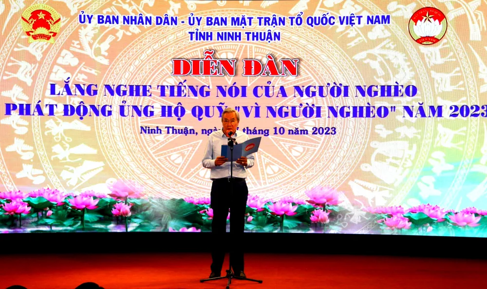 Ủy ban MTTTQVN tỉnh Ninh Thuận phát động ủng hộ quỹ Vì người nghèo. Ảnh: Đ.C ninh thuận 1.jpg