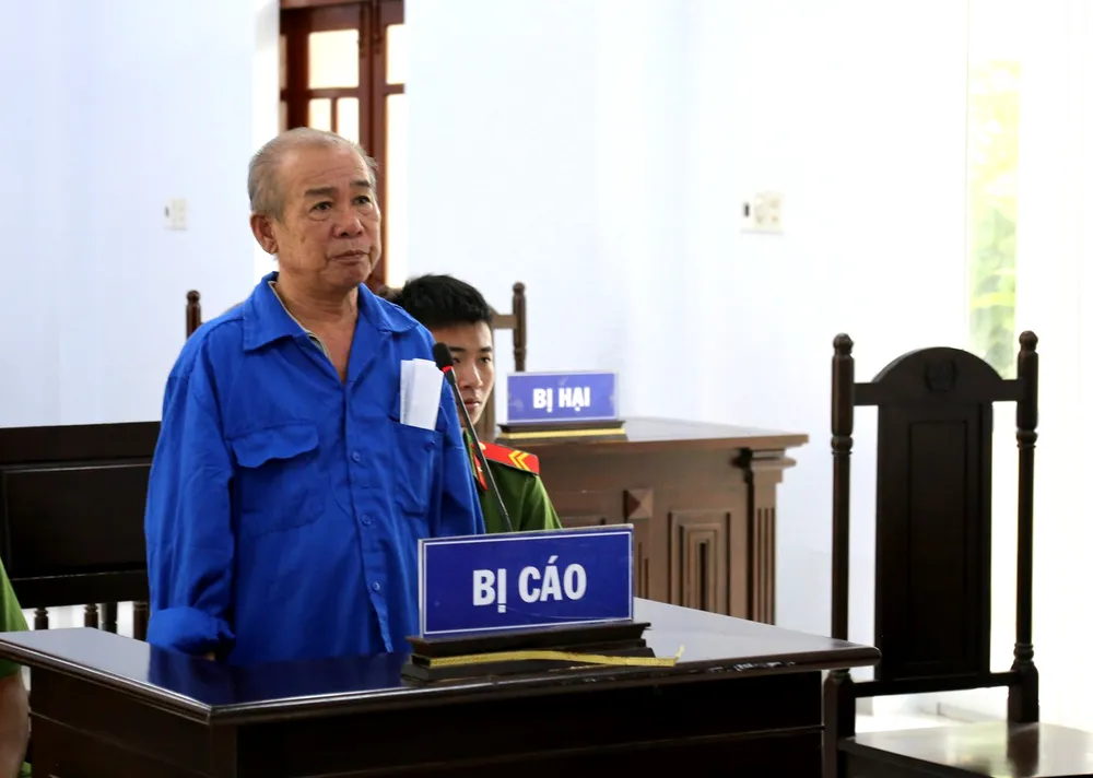 Bị cáo Lê Thạch Giang bị tuyên phạt ba năm sáu tháng tù. Ảnh: CA nói xấu nhà nước.jpg