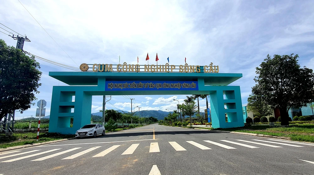 Công ty chuẩn bị khánh thành hai nhà máy chế biến yến sào tại Cụm Công nghiệp Sông Cầu. Ảnh: H.H song cau 8.jpg