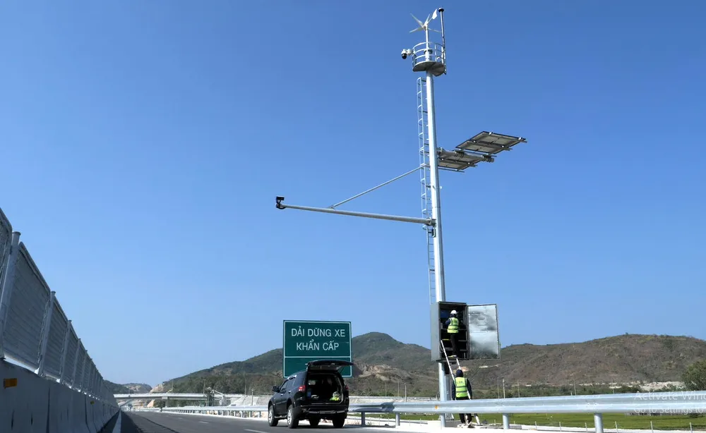 Hệ thống camera dọc tuyến cao tốc. Ảnh: H.P cao tốc cam lâm - vĩnh hảo 3.jpg