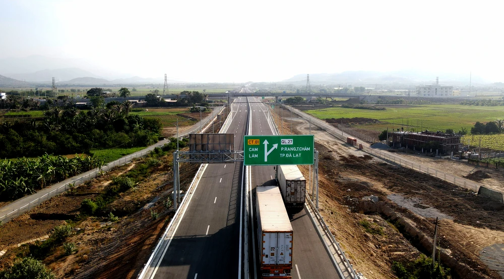 Cao tốc Cam Lâm - Vĩnh Hảo đoạn qua Ninh Thuận. Ảnh: H.H cao tốc cam lâm - vĩnh hảo.jpg