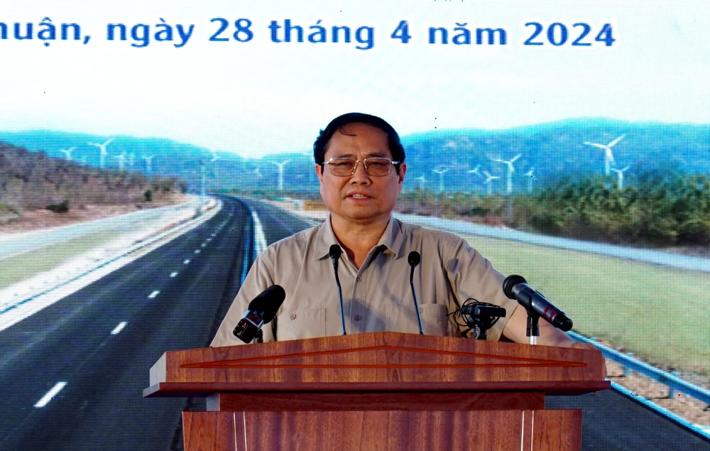 Thủ tướng Phạm Minh Chính tuyên bố khánh thành hai cao tốc. Ảnh: H.H cao tốc.jpg