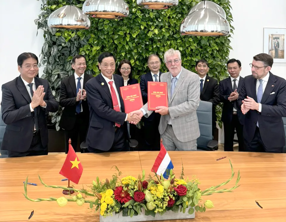 Sở NN&PTNT tỉnh Ninh Thuận ký bản ghi nhớ với Hiệp hội Hợp tác kinh Doanh nông nghiệp Hà Lan - Việt Nam. Ảnh: K.C tỉnh ninh thuận.jpg
