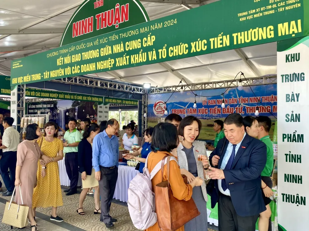 Gian hàng trưng bày của tỉnh Ninh Thuận. Ảnh: P.H hội nghị xúc tiến.jpg