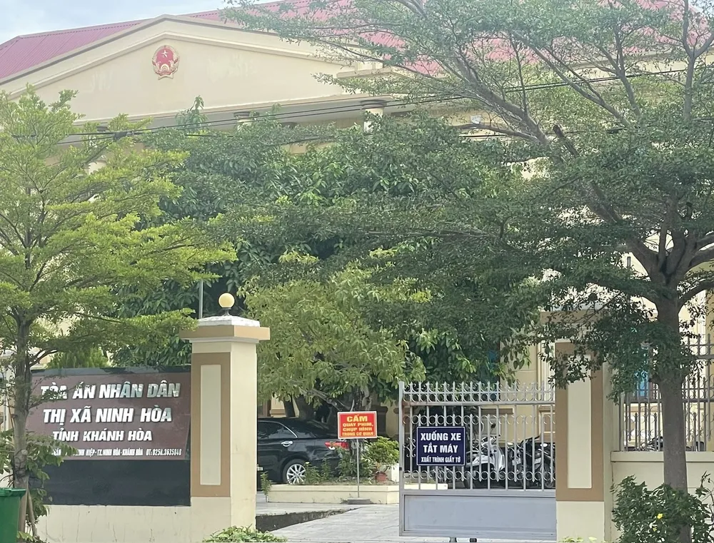 TAND thị xã Ninh Hòa hoãn phiên xét xử bốn cựu cán bộ sai phạm về đất đai. Ảnh: H.T phường ninh hải.jpg