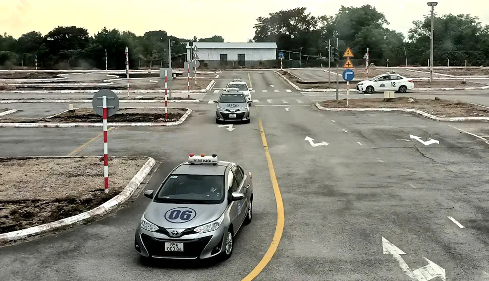 trung tâm 677-3t.jpg