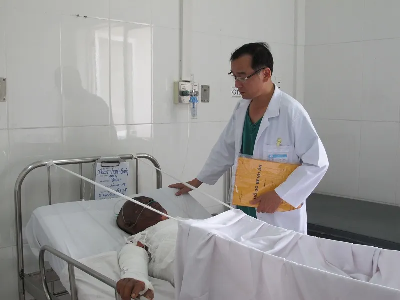 Nổ tàu cá Phú Quốc: Chuyển ba nạn nhân lên BV Chợ Rẫy ảnh 2