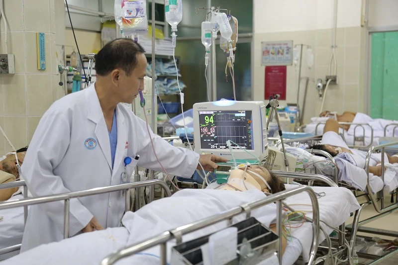 xe cấp cứu gây tai nạn