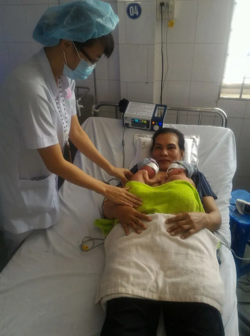 hiếu đèn vàng da và thực hiện Kanguroo với bà nội (Ảnh BV cung cấp)