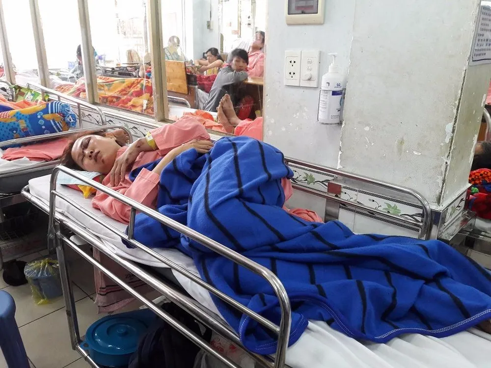 Thông tin mới vụ tai nạn 2 bé chết tại chỗ ở Bình Dương ảnh 1 Nạn nhân Lê Thị Kim Chung điều trị tại BV Chợ Rẫy