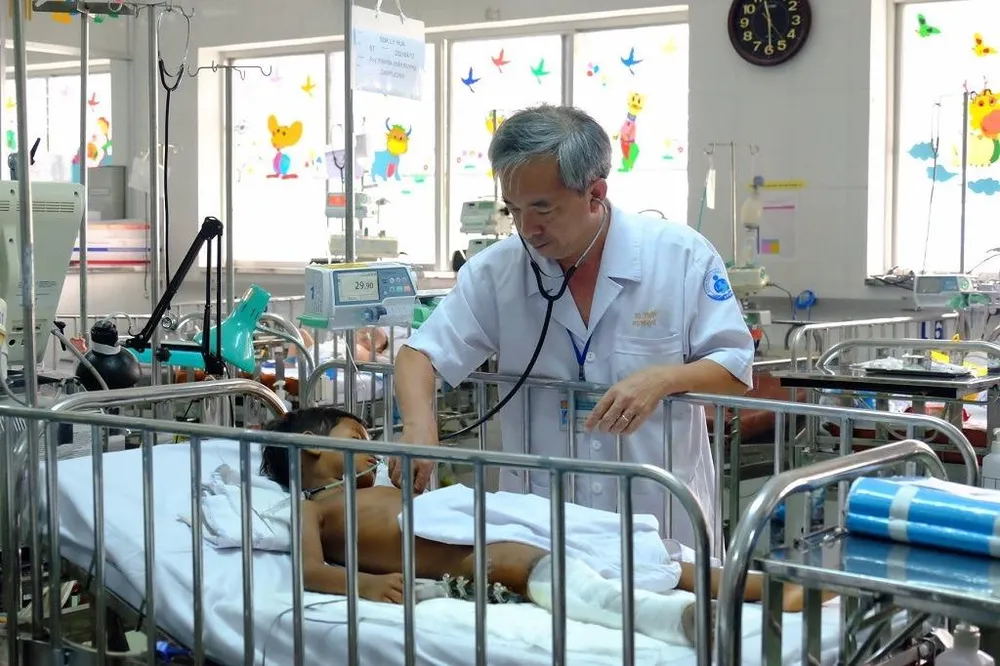 Bé trai đang điều trị tại BV Nhi Đồng 1