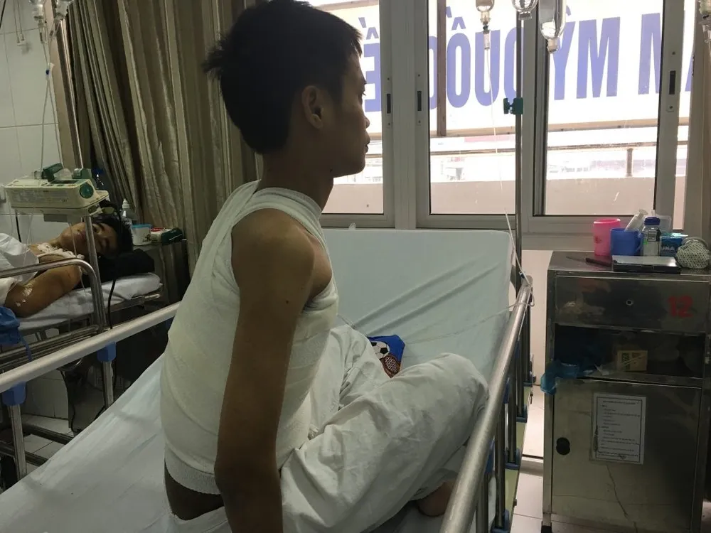 Kỳ lạ chàng trai mang 'mai rùa' nặng 15 kg suốt 26 năm ảnh 3 Kỳ lạ chàng trai mang 'mai rùa' nặng 15 kg suốt 26 năm ảnh 3