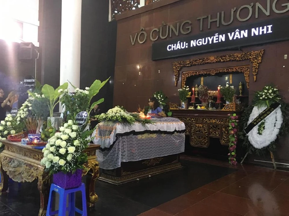 Hàng trăm người tiễn đưa thiên thần nhỏ Vân Nhi về trời ảnh 2