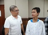 Cậu bé 13 tuổi đạp xe hơn 100km xuống Hà Nội thăm em ốm nặng ảnh 1 Viết tiếp ước mơ cho cậu bé làm thuê bị nạn thương tâm
