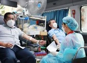 Hàng trăm lịch hiến máu bị hủy do dịch COVID-19, lượng máu dự trữ sắp cạn kiệt ảnh 1 Gần 400 đoàn viên ngành cấp nước hiến máu cứu người