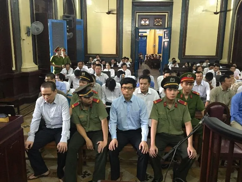 Các bị cáo tại phiên tòa ngân hàng Xây dựng