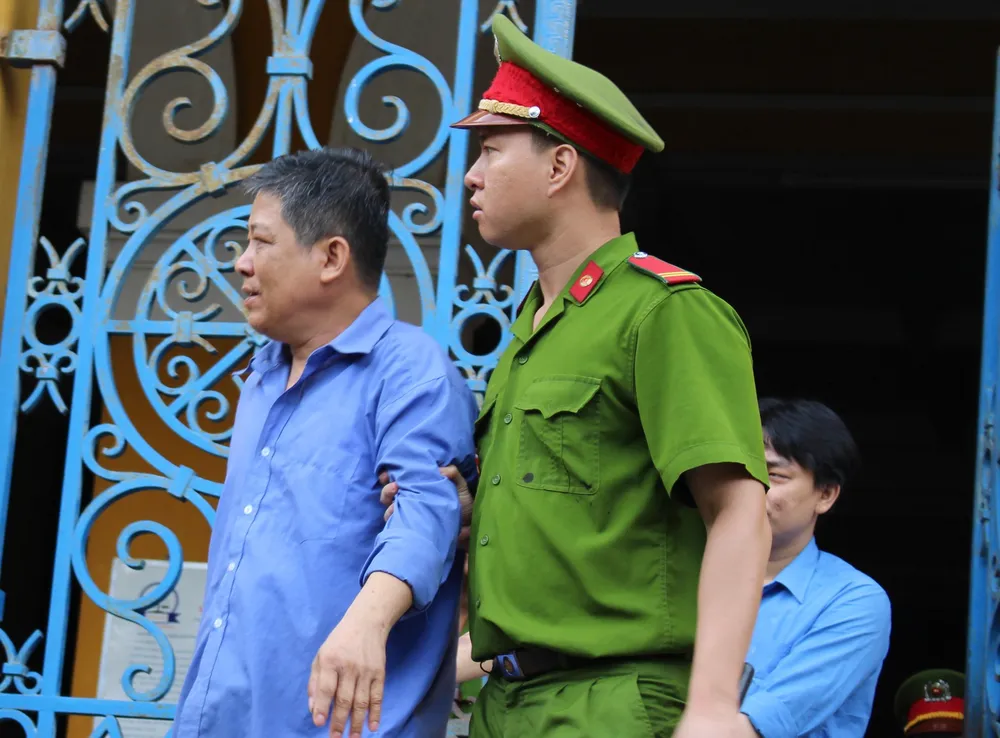 Bị cáo Bạn (gần 60 tuổi) thuê nhà chung sống cùng tình trẻ để sản xuất, mua bán ma tuý và kết cục lãnh án chung thân