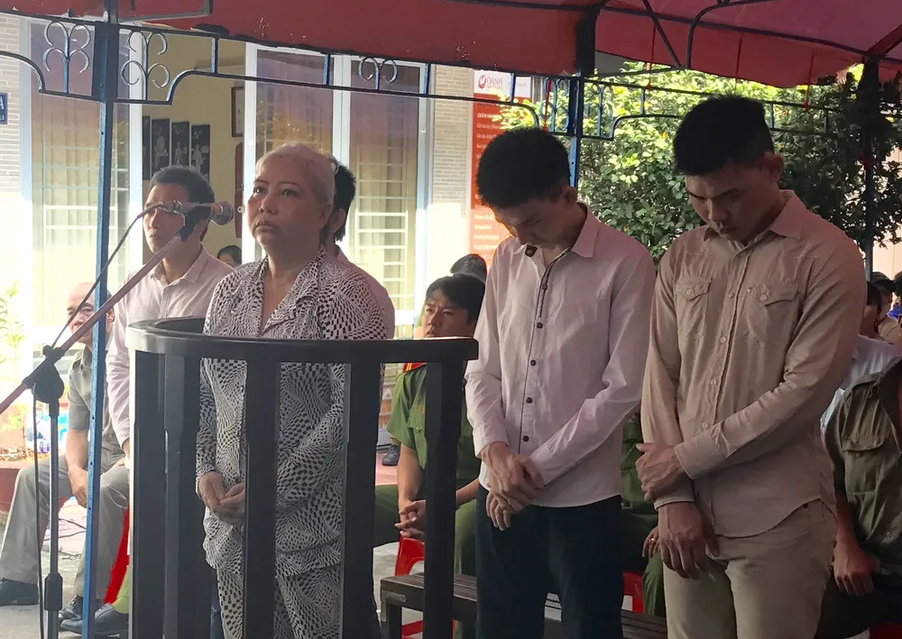 Băng nhóm dàn cảnh đụng xe móc túi ở quận 3 lãnh án ảnh 1 Băng nhóm dàn cảnh đụng xe móc túi ở quận 3 lãnh án ảnh 1