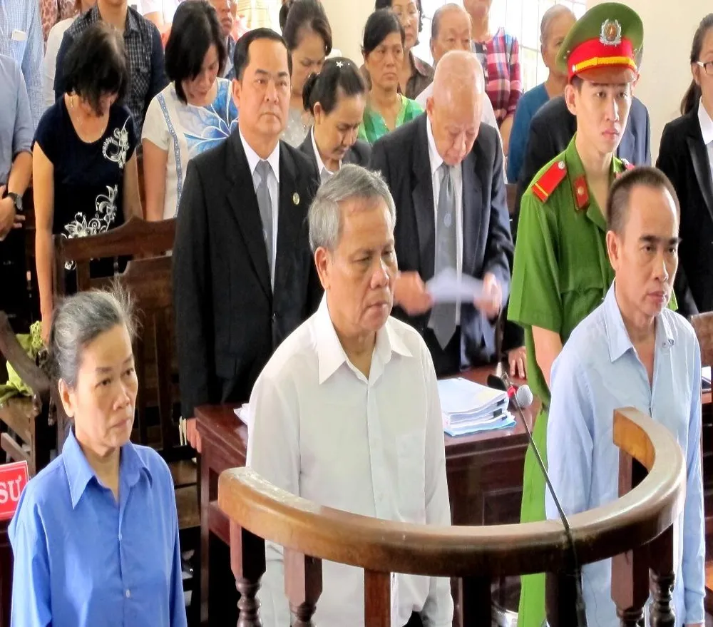 hoãn xử phiên tòa