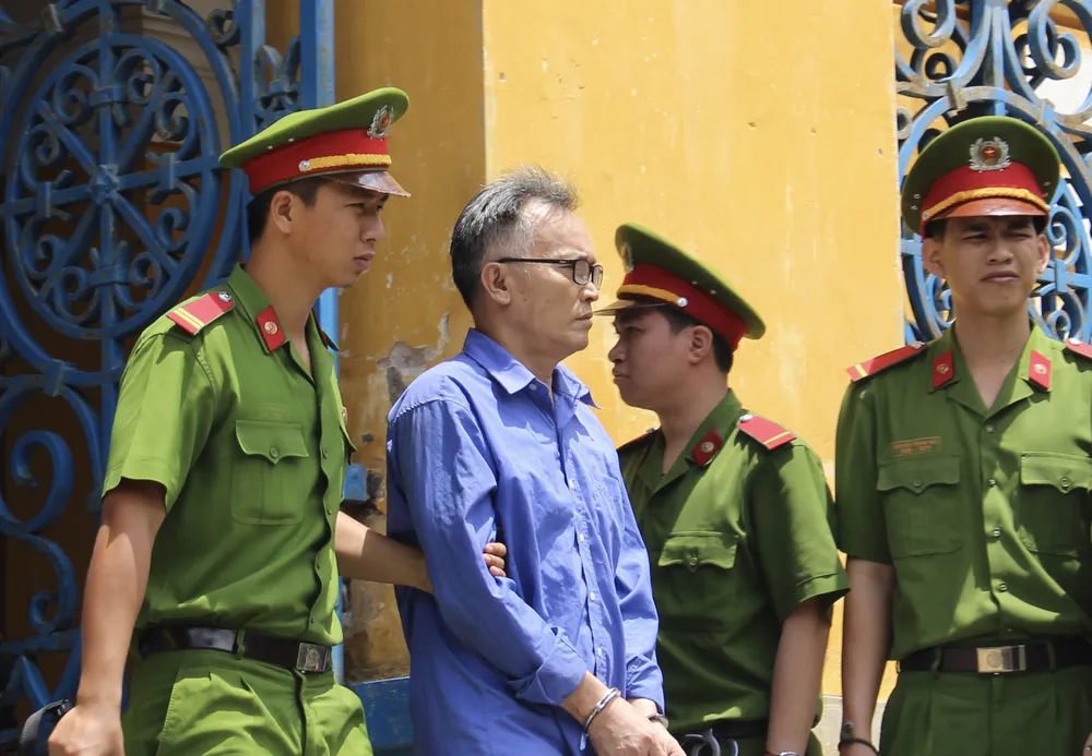 Giữ 3 án chung thân vụ hải quan tiếp tay doanh nghiệp ảnh 2
