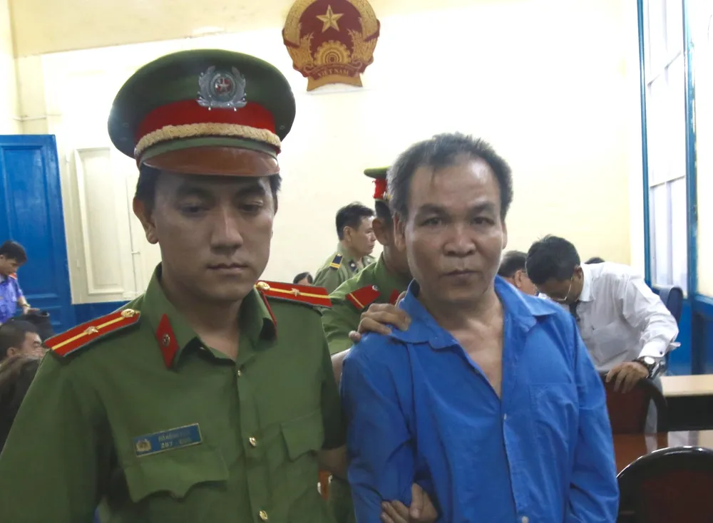 bi-tu-hinh-vi-bi-vo-to-cao-giet-chong