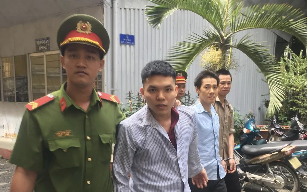 Kẻ trộm ở ngay... bên cạnh mà không biết ảnh 1 Cháu gái rủ bạn trai cuỗm sạch tài sản của dì