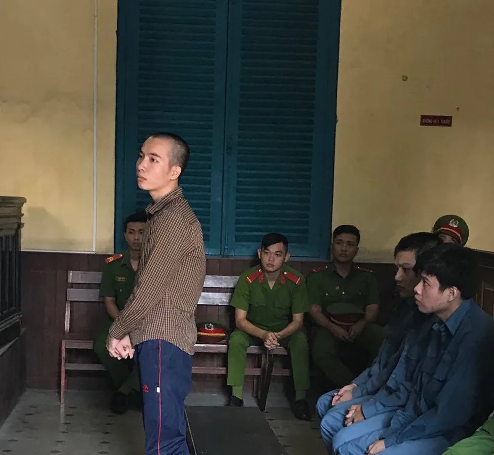 Cha chết trong trại giam, con trai không bị tăng án