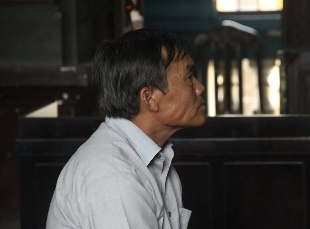 Ra quyết đinh trái luật, một chấp hành viên lãnh án tù