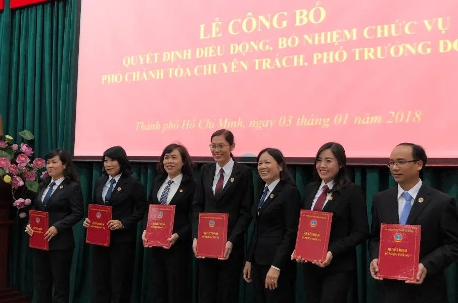 các thẩm phán vừa được bổ nhiệm chức vụ