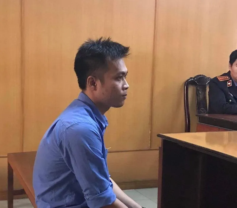 Tranh cãi, chồng giết vợ trước mặt con thơ