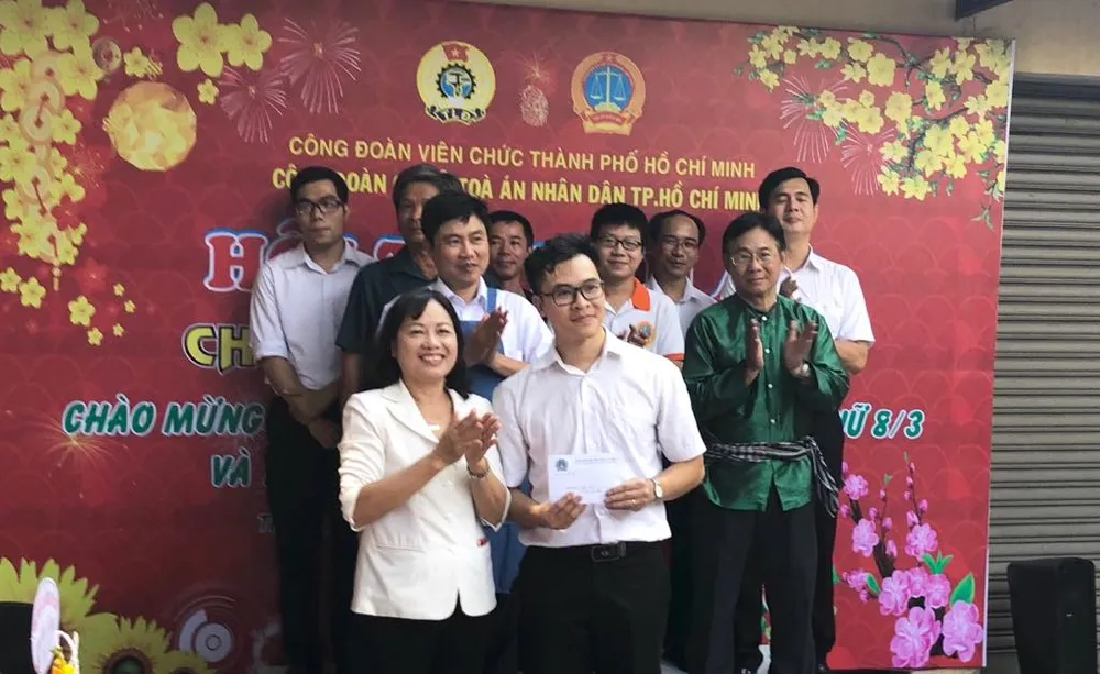 Nam thẩm phán, thư ký tòa trổ tài nấu ăn mừng ngày 8-3 ảnh 3 Nam thẩm phán, thư ký tòa trổ tài nấu ăn mừng ngày 8-3 ảnh 3