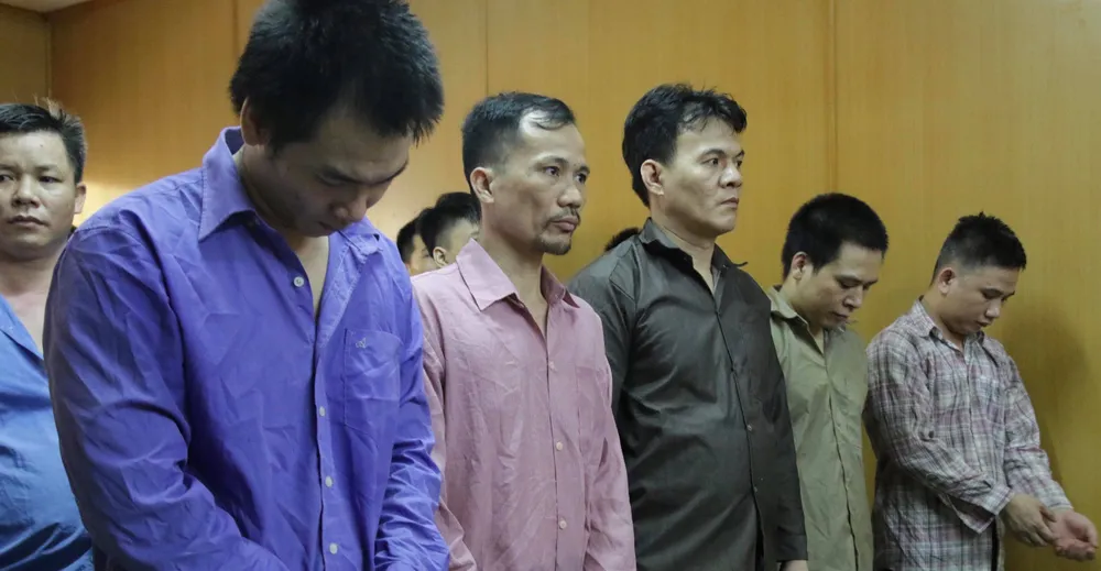 Băng bảo kê mại dâm nam chuyển giới lãnh án ảnh 1