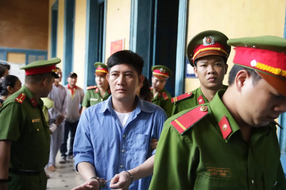 2 chị em buôn lậu vàng nữ trang gần 9,5 tỉ đồng ảnh 2