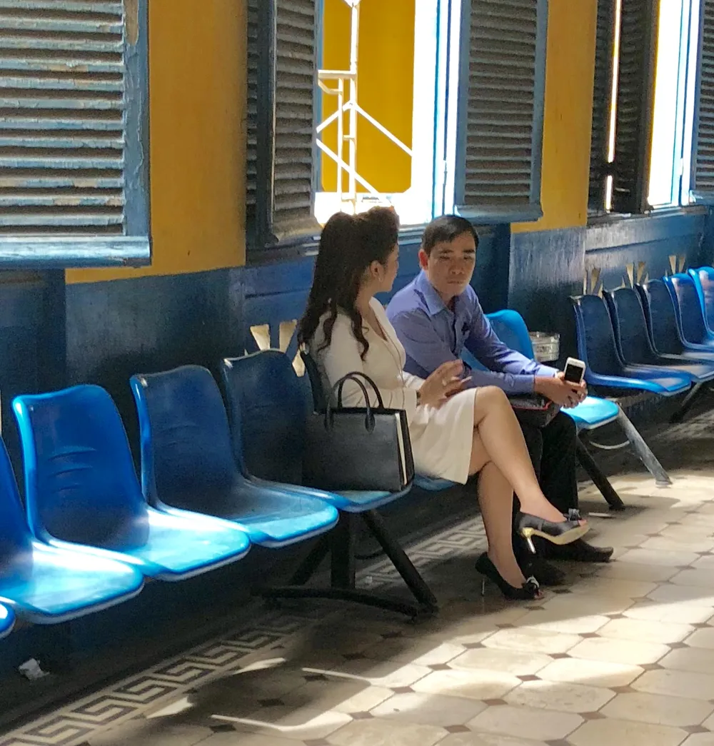 Ông Đặng Lê Nguyên Vũ đeo giỏ xuất hiện tại tòa TP.HCM ảnh 2