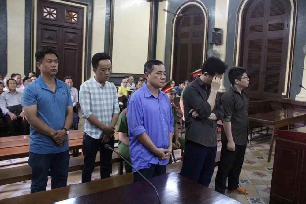 Cựu cán bộ công an buôn lậu siêu xe lãnh án ảnh 1