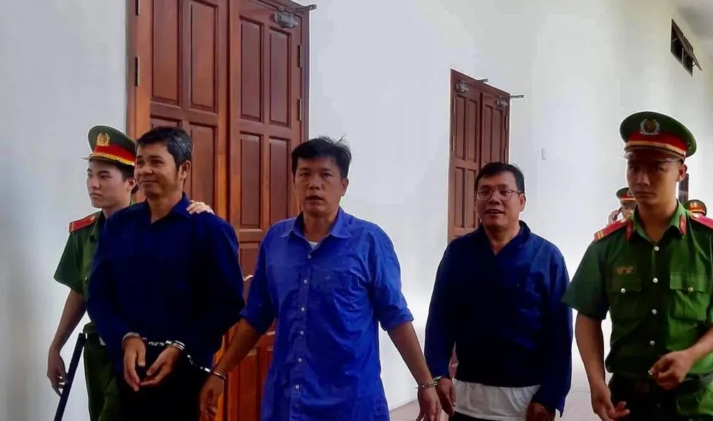 Kiến nghị điều tra 79 CSGT, TTGT nhận hối lộ vụ logo xe vua ảnh 1 Kiến nghị điều tra 79 CSGT, TTGT nhận hối lộ vụ logo xe vua ảnh 1