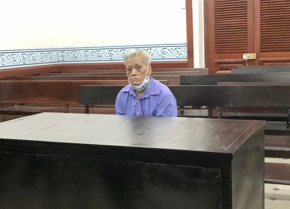 Ông xe ôm 'án chồng án' vì giúp sức lừa đảo hàng tỉ đồng ảnh 1