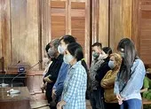 Anh em ruột vờ thuê căn hộ cao cấp rồi đánh, cướp của phụ nữ ảnh 2 Tòa nói gì vụ bỏ thuốc hướng thần, rủ doanh nhân đánh bạc?