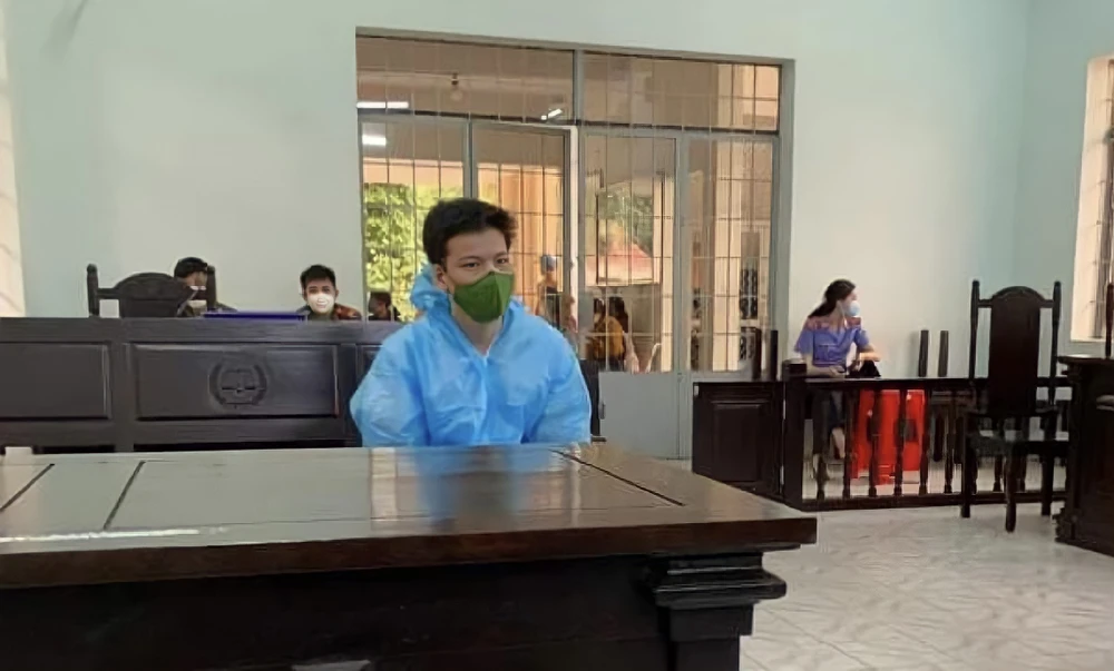 Xâm hại con riêng của vợ hờ, bị quay clip ảnh 1